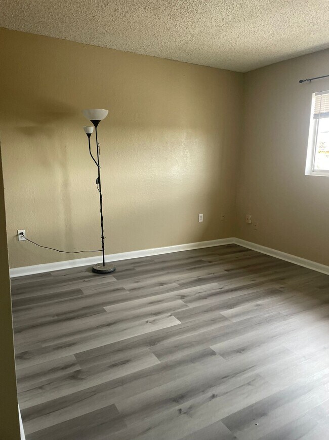 Building Photo - 746 McDougall Ct