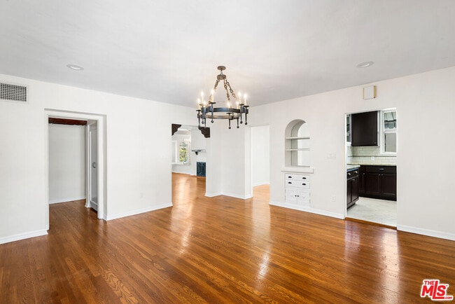 Building Photo - 119 N Orange Dr