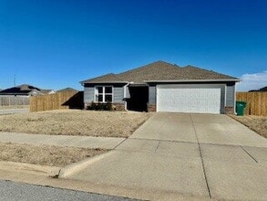 Building Photo - 920 Queen St