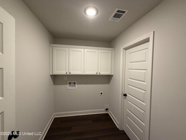Building Photo - 464 Silver Hill Dr