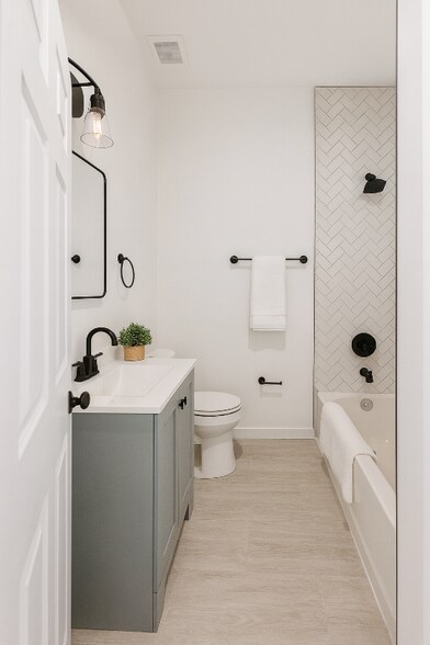 Building Photo - 45 Farson St