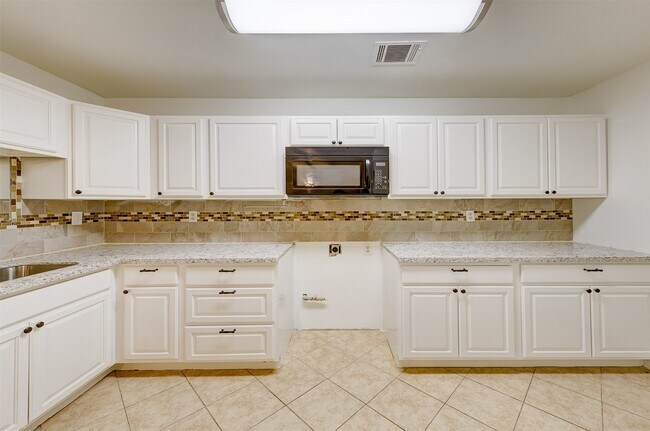 Building Photo - 309 Robbie St