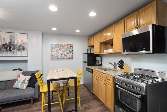 Building Photo - 281 Pavonia Ave