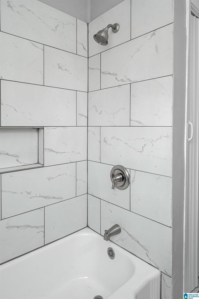 Building Photo - 328 Beta St