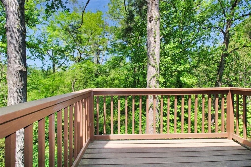 Building Photo - 204 Ivy Green Ln SE