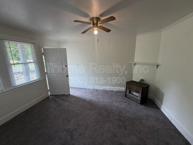 Building Photo - 216 S Vyne St