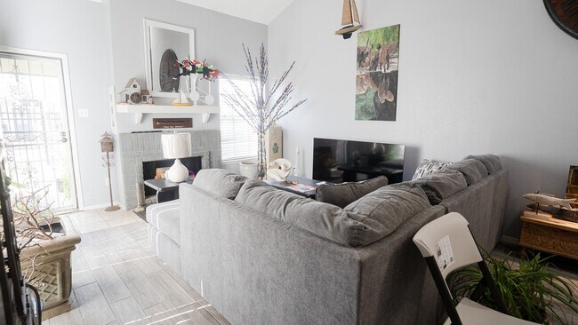 Building Photo - 12249 Copper Tree Pvt Ln