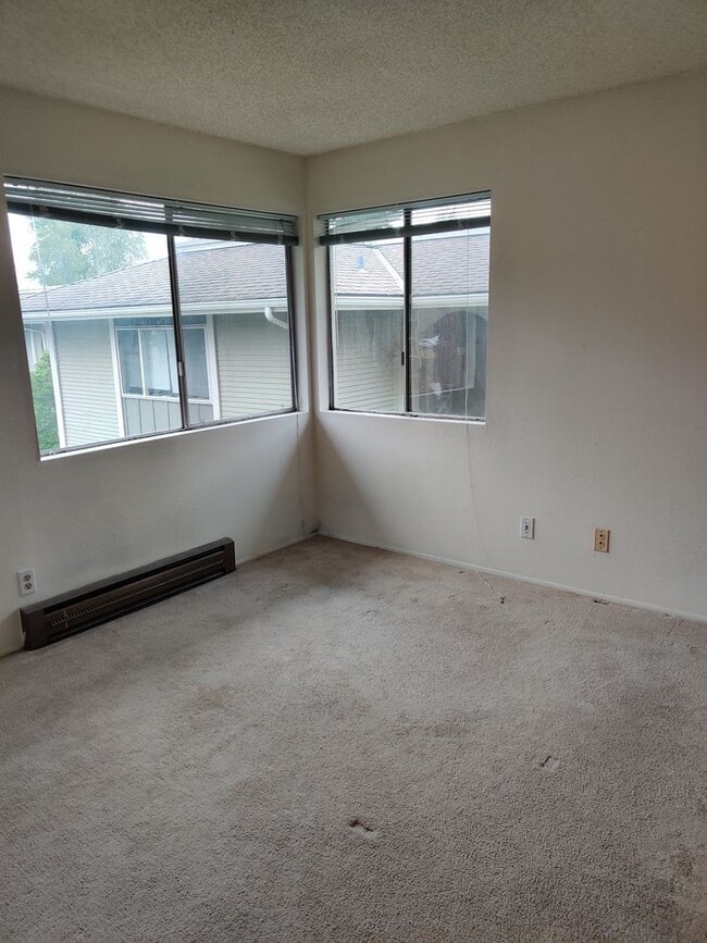 Building Photo - Great Lake Sammamish condo