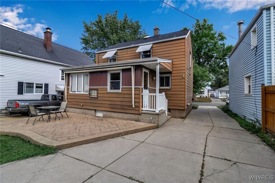 Building Photo - 178 Wellington Ave