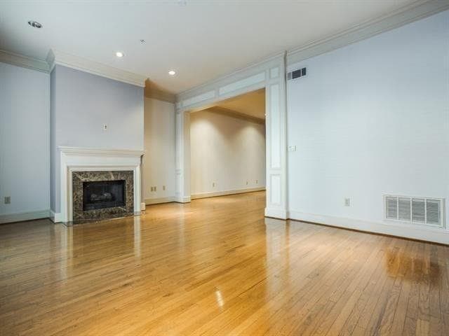 Building Photo - 2885 Woodside St