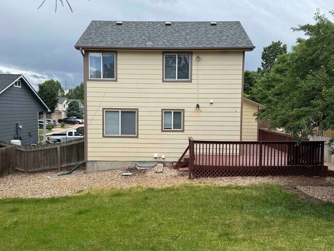 Building Photo - Updated 2 Bedroom w/ a Loft, 2 story
