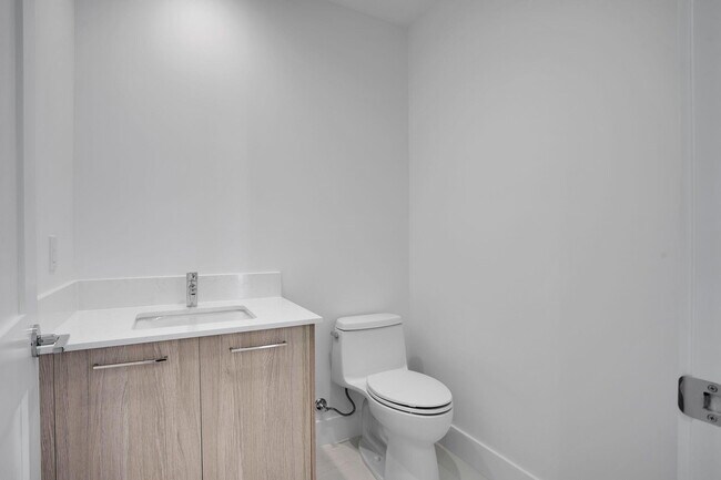 Building Photo - 151 N Seabreeze Blvd