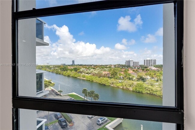 Building Photo - 20505 E Country Club Dr