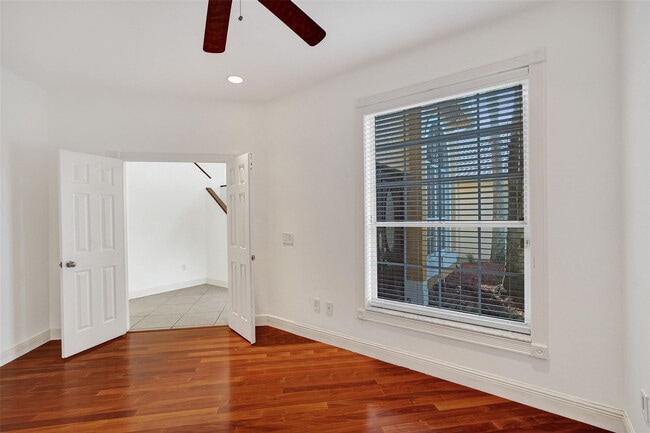 Building Photo - 10902 Tamoron Ln