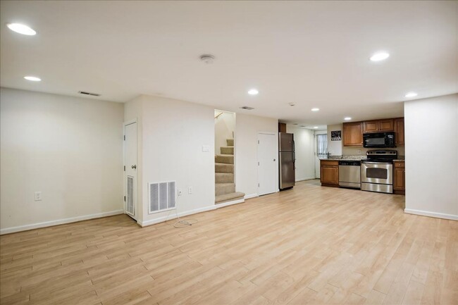 Building Photo - Pet Friendly Luxury DC TH - 3 bed +  3.5 B...