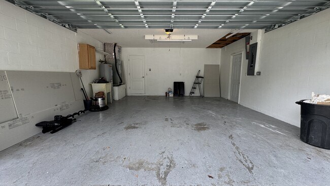 Building Photo - 616 Erin Way