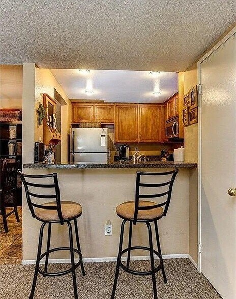 Building Photo - 24105 Del Monte Dr