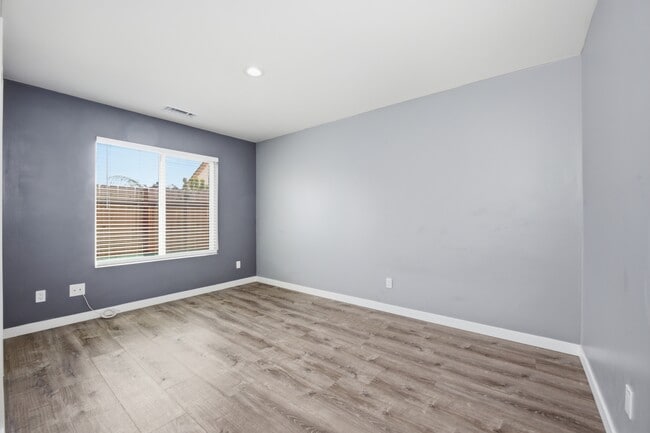 Building Photo - 2423 Smokewood Pl