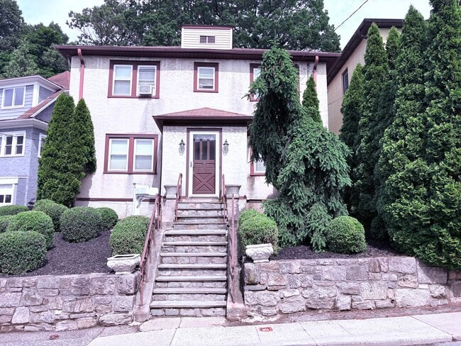 Building Photo - 156 Wallace St