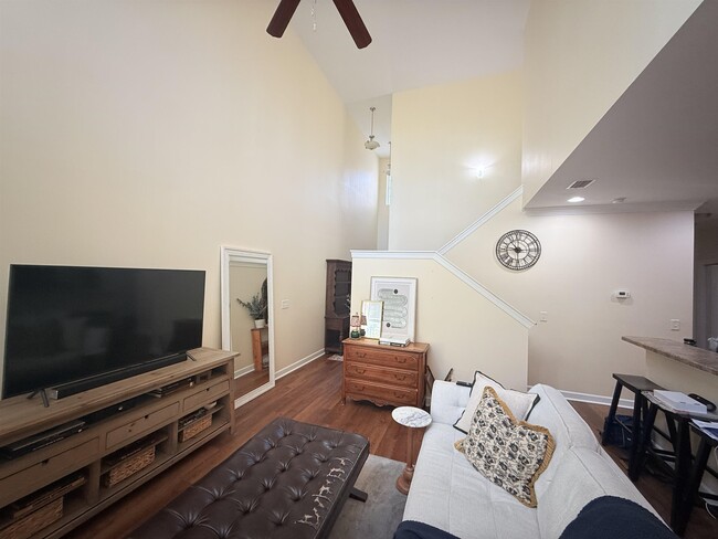 Building Photo - 1124 Fairway Ln