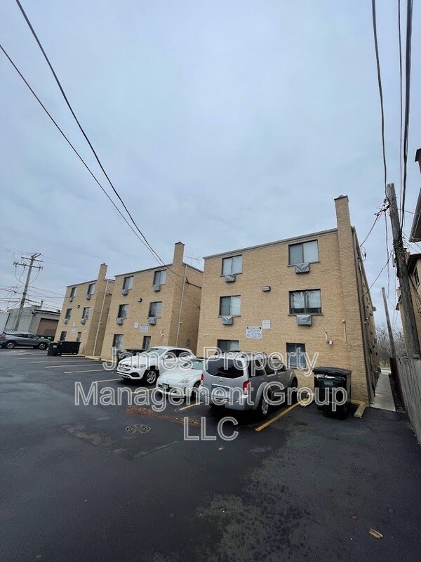 Building Photo - 3936 N Narragansett Ave