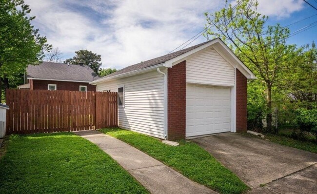 Building Photo - Gorgeous Renovated Highlands Bungalow – Av...