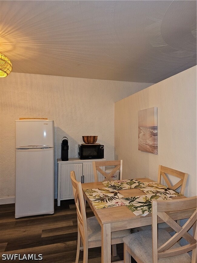 Building Photo - 828 Wiggins Pass Rd