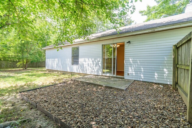 Building Photo - 559 S Ray Ave