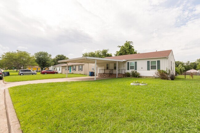 Building Photo - 2 Bed / 1 Bath in Tulsa! Ready Mid May!