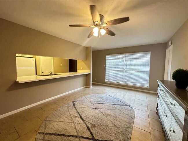 Building Photo - 10627 Sandpiper Dr