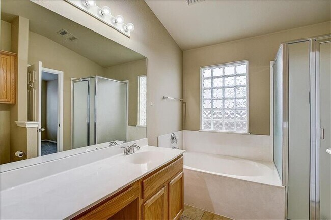 Building Photo - 2207 Jesse Owens Dr