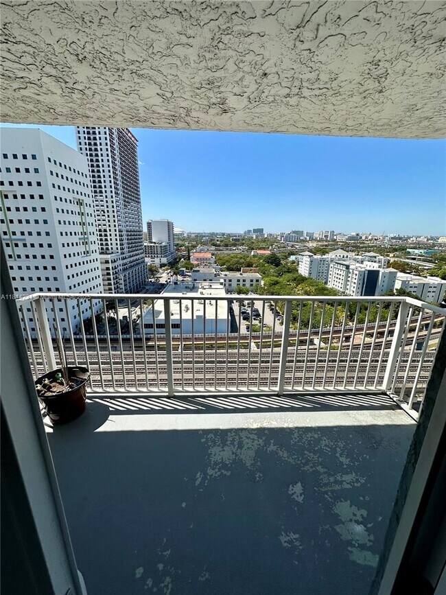 Building Photo - 850 N Miami Ave