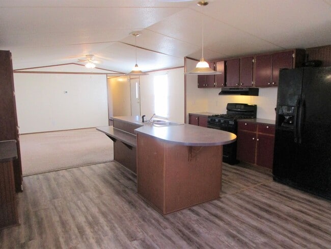 Building Photo - Super Cute & Clean!