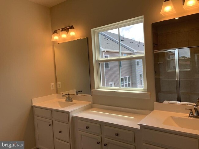 Building Photo - 11263 Dry Spring Dr