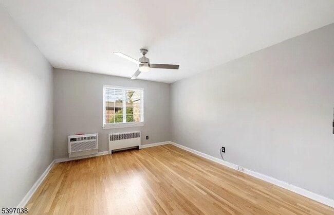 Building Photo - 85 Troy Dr