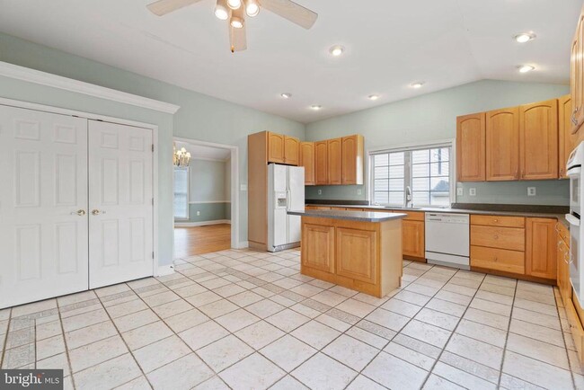 Building Photo - 1818 Panarama Ct