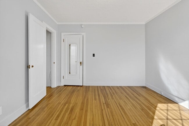 Building Photo - 713 SE 27th Ave