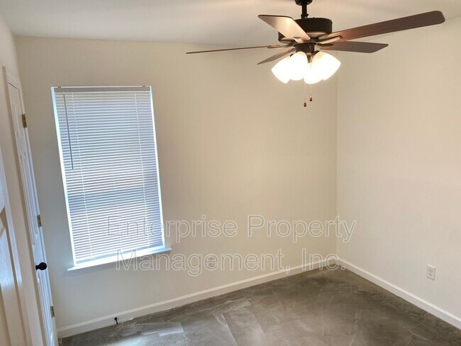 Building Photo - 2963 Lake Park Rd