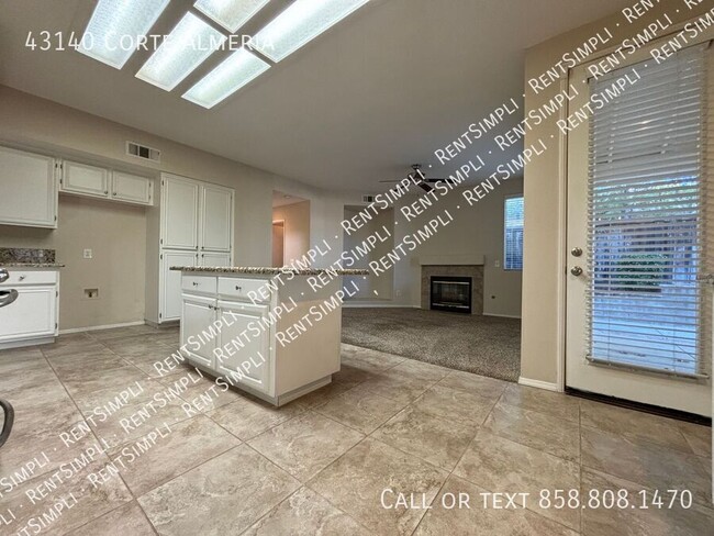 Building Photo - 3 BD 2.5 BA Located in Paloma del Sol