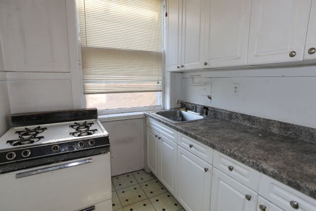 Building Photo - 1923 W Winnemac Ave