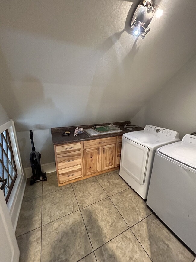 Building Photo - "Charming 4-Bedroom Retreat with Granite Finishes, Cozy Fireplace & Expansive 4399 Sq Ft Layout i...