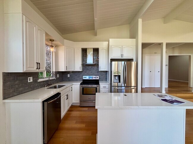 Building Photo - 6207 Westover Dr