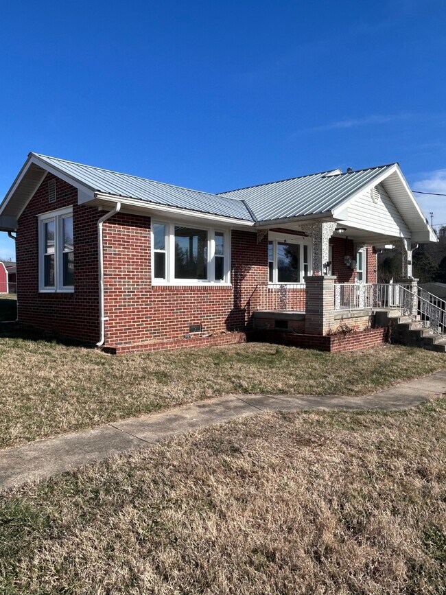 Building Photo - 177 Jarrett Buck Loop