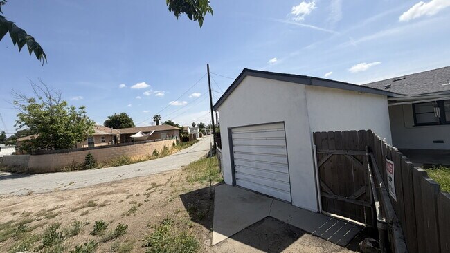 Building Photo - Charming Updated Home with Spacious Yard