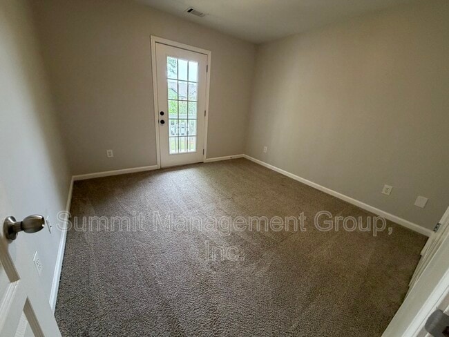 Building Photo - 180 Orchard Dr
