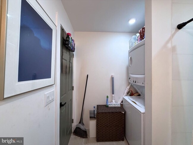 Building Photo - 6136 Chancellor St