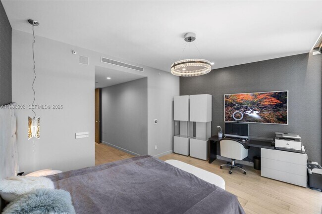 Building Photo - 18555 Collins Ave