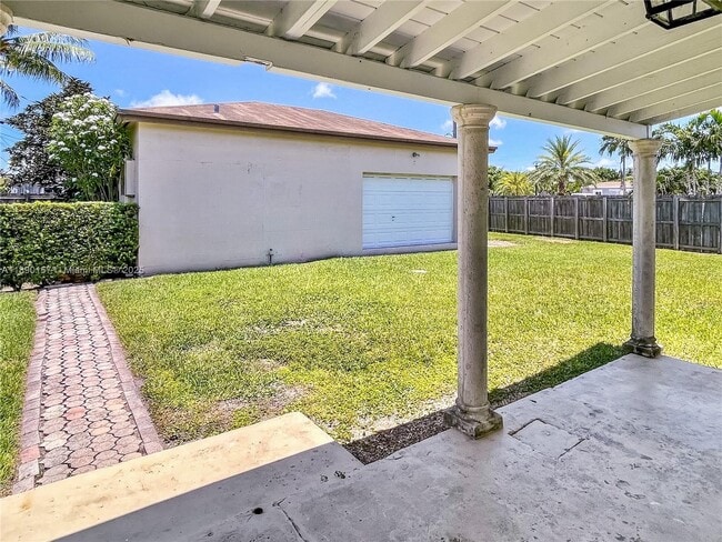 Building Photo - 5245 SW 98th Ct