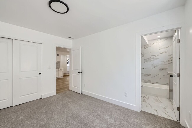 Building Photo - Renovated Duplex with Private Entrance