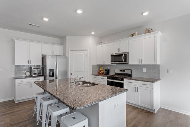 Building Photo - Spacious 5 BR for Rent in Wendall-Availabl...
